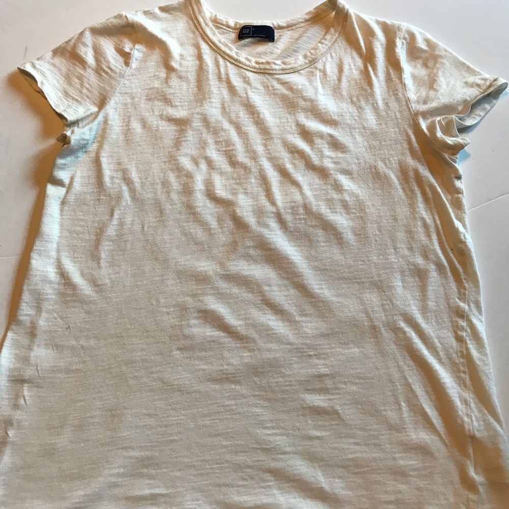 GAP cream colored tee